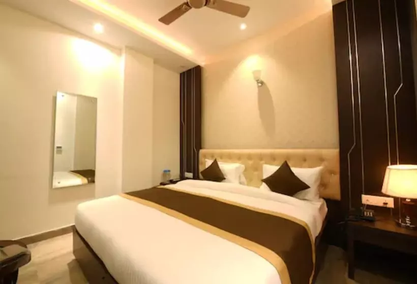 Hotelli Goroomgo V Grand Bareilly