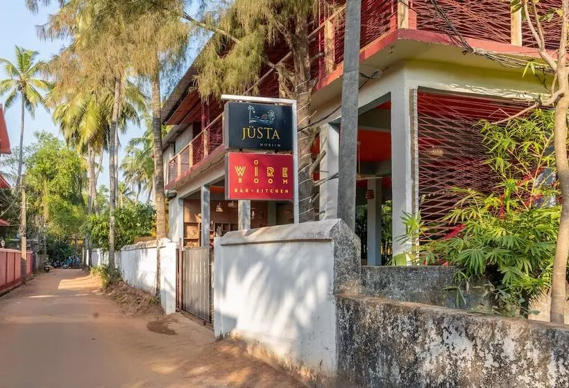 Hotelli Justa  Morjim Beach Resort And Spa