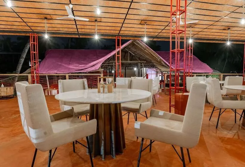 Hotelli Justa  Morjim Beach Resort And Spa