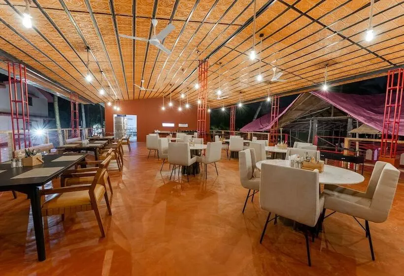 Hotelli Justa  Morjim Beach Resort And Spa