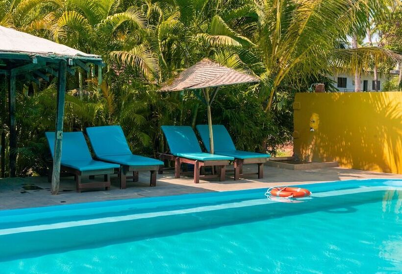 فندق Justa  Morjim Beach Resort And Spa