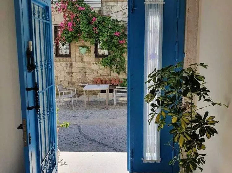 هتل Mavi Konak Alacati