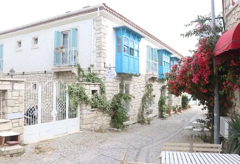 هتل Mavi Konak Alacati