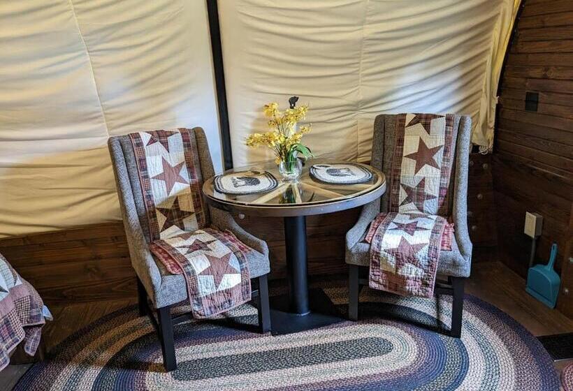 Отель Rooterville Animal Sanctuary