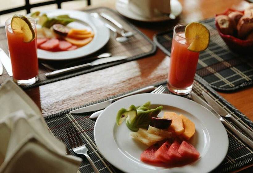 هتل Simba Safari Camp