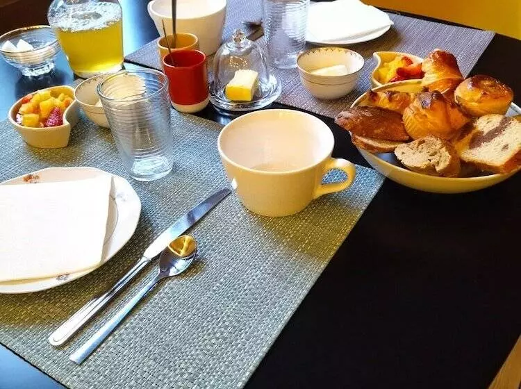 Majatalo La Tour Mandot