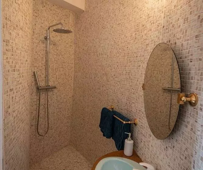 Majatalo La Tour Mandot