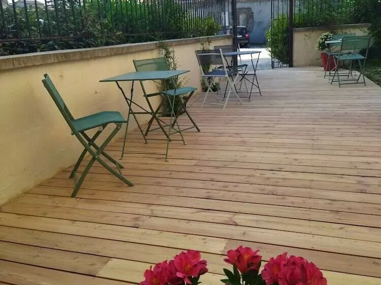 Majatalo La Tour Mandot