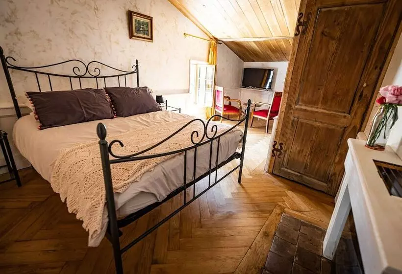 Majatalo La Tour Mandot