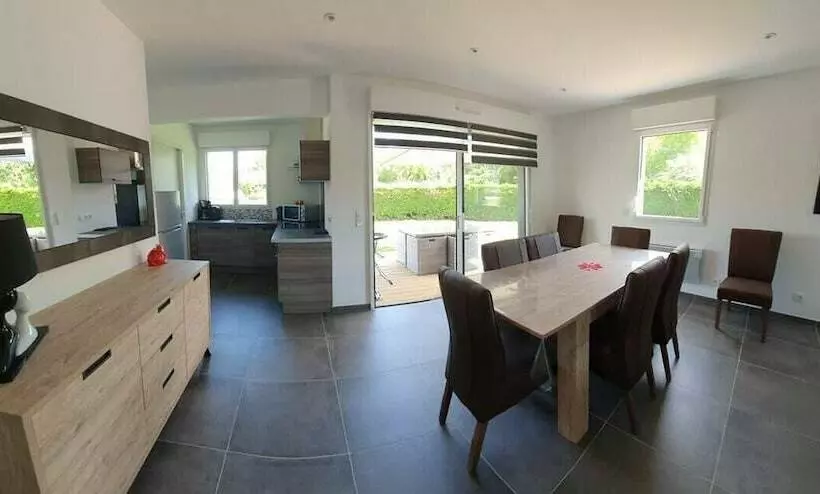 ペンション Le Clos Des Cajaviris