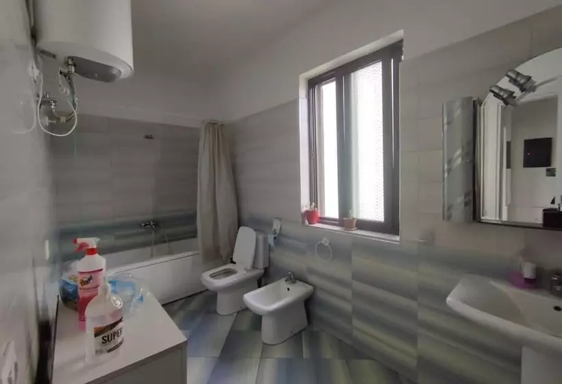 ペンション Tirana City Rooms Vatra E Lagjes By Paymán Club