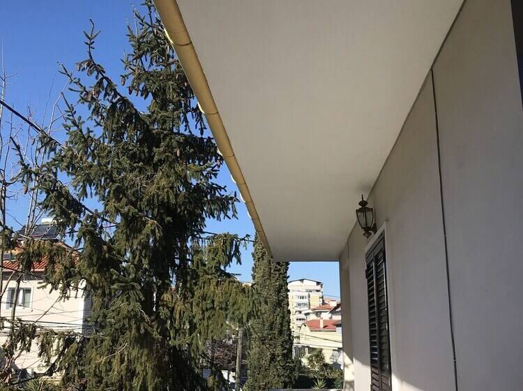 پانسیون Tirana City Rooms   Vatra E Lagjes By Paymán Club