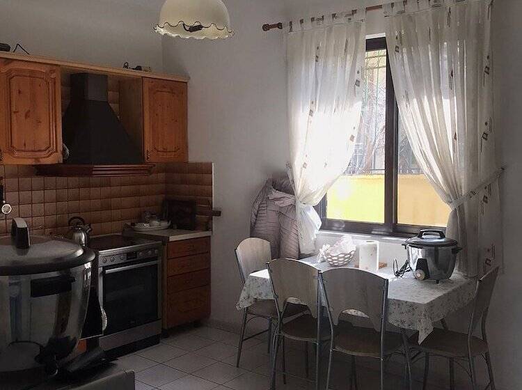 پانسیون Tirana City Rooms   Vatra E Lagjes By Paymán Club