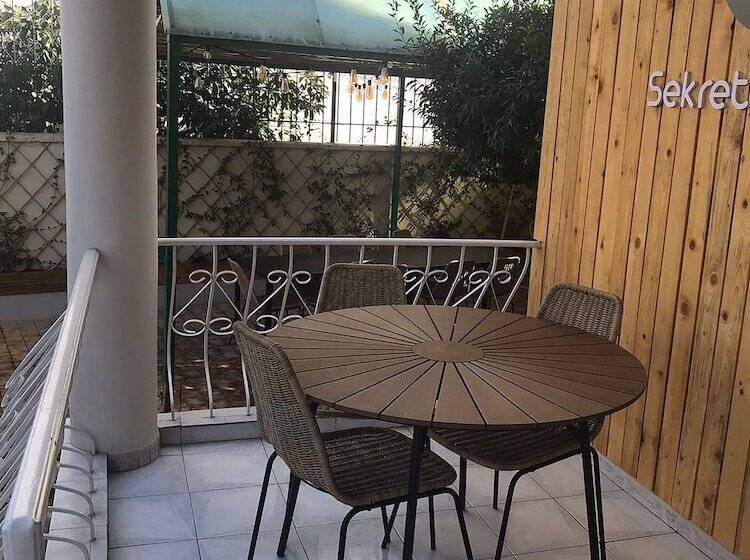 پانسیون Tirana City Rooms   Vatra E Lagjes By Paymán Club