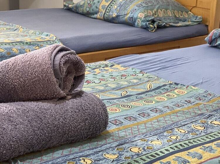 پانسیون Tirana City Rooms   Vatra E Lagjes By Paymán Club