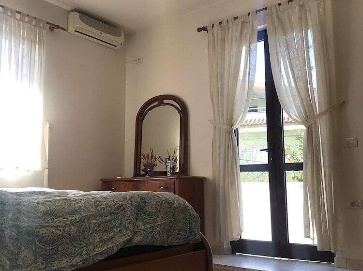 پانسیون Tirana City Rooms   Vatra E Lagjes By Paymán Club