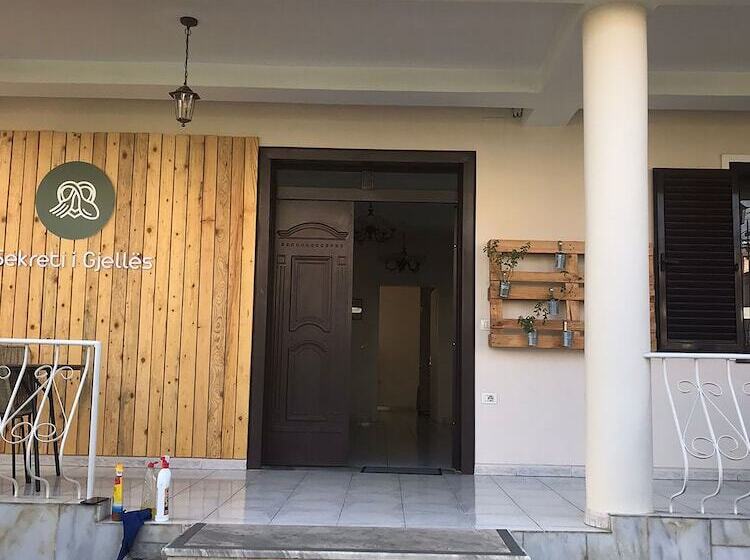 پانسیون Tirana City Rooms   Vatra E Lagjes By Paymán Club