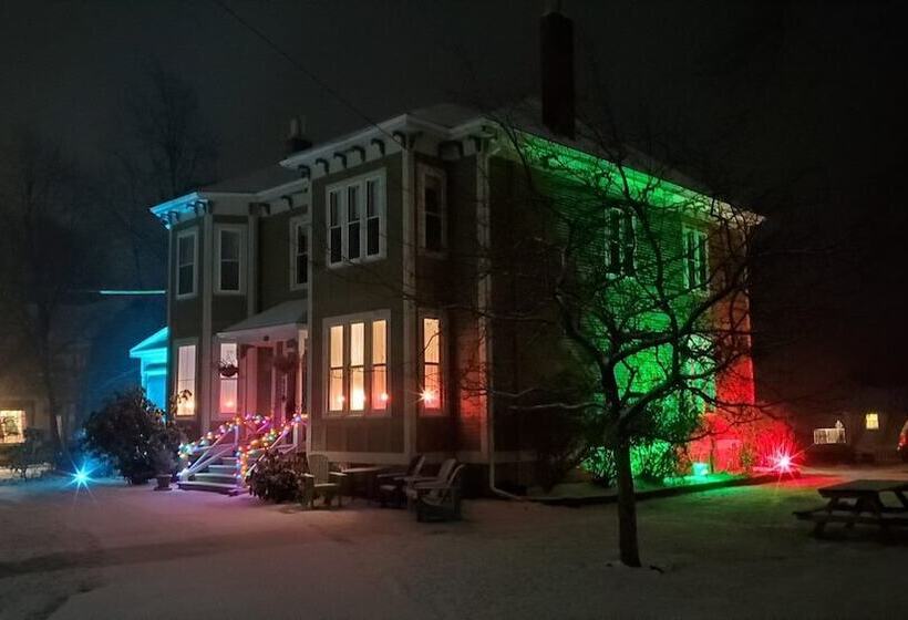 ベッドアンドブレックファースト The Lark & Loon Inn