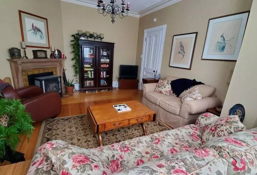 ベッドアンドブレックファースト The Lark & Loon Inn