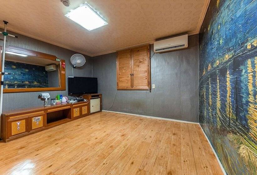 Cheongju Taerim Motel