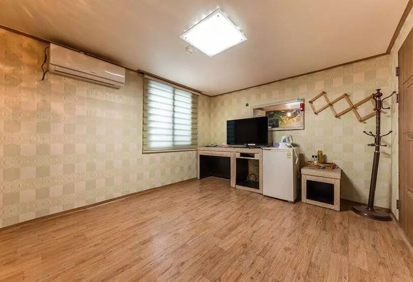Cheongju Taerim Motel