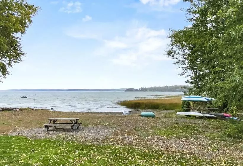 Cozy Colchester Cabin Near Lake By Redawning