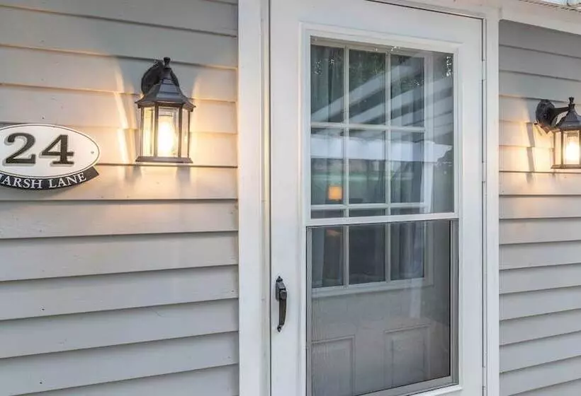 Cozy Colchester Cabin Near Lake By Redawning