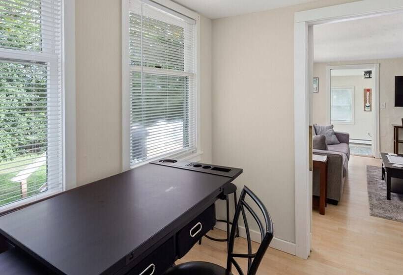 Cozy Colchester Cabin Near Lake By Redawning