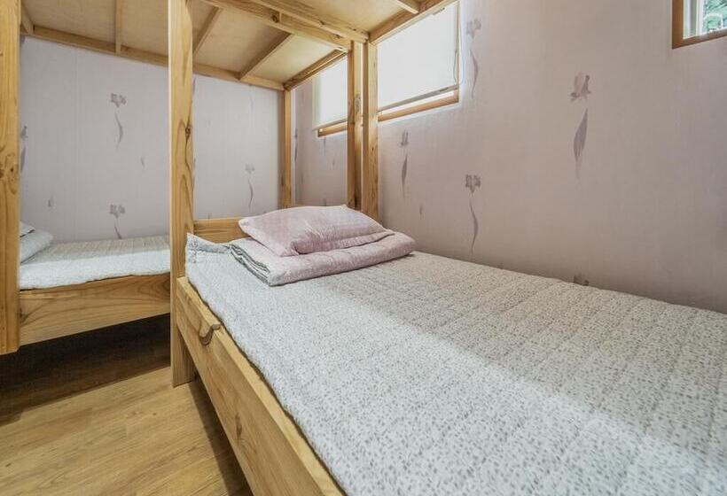 Gangneung Daleulsamkinbada Pension