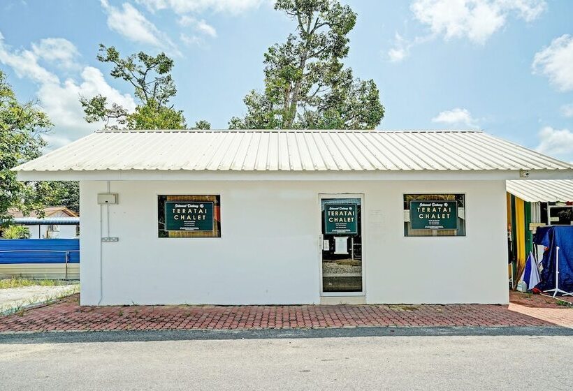 בית מלון כפרי Capital O 90423 Teratai Chalet