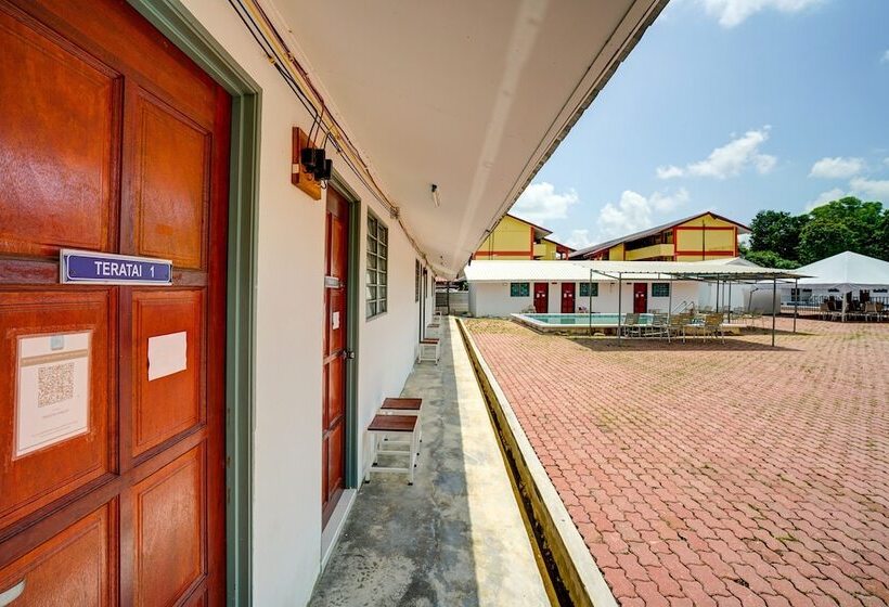 בית מלון כפרי Capital O 90423 Teratai Chalet