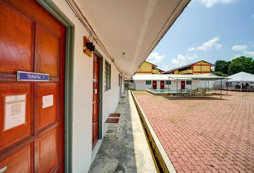 ホテル Capital O 90423 Teratai Chalet