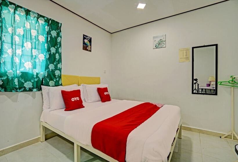 בית מלון כפרי Capital O 90423 Teratai Chalet