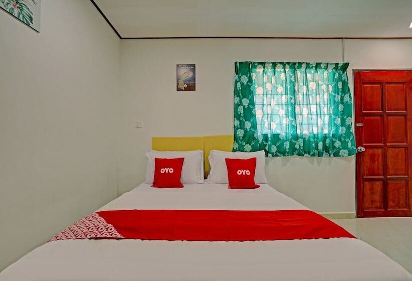 בית מלון כפרי Capital O 90423 Teratai Chalet