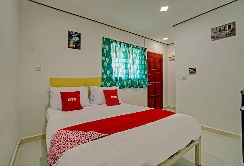 בית מלון כפרי Capital O 90423 Teratai Chalet