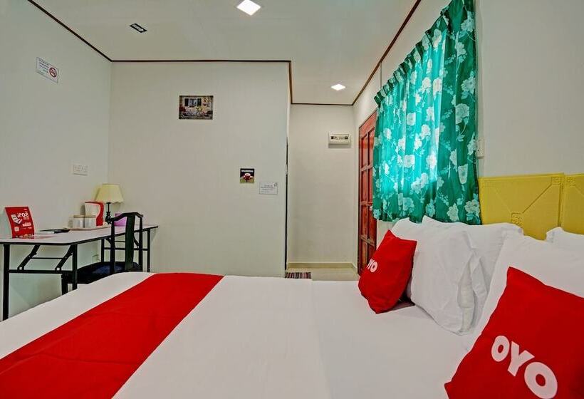 בית מלון כפרי Capital O 90423 Teratai Chalet