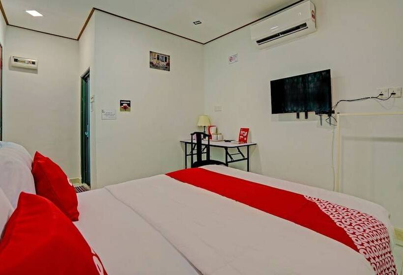 בית מלון כפרי Capital O 90423 Teratai Chalet