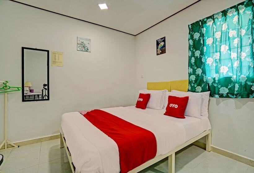 בית מלון כפרי Capital O 90423 Teratai Chalet