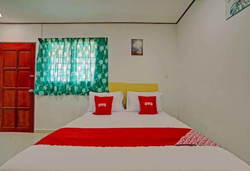 בית מלון כפרי Capital O 90423 Teratai Chalet