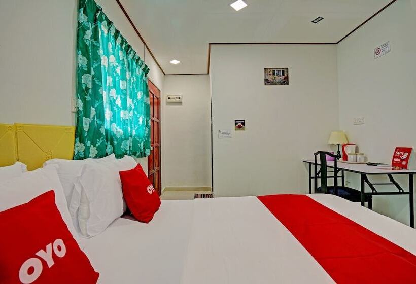 בית מלון כפרי Capital O 90423 Teratai Chalet