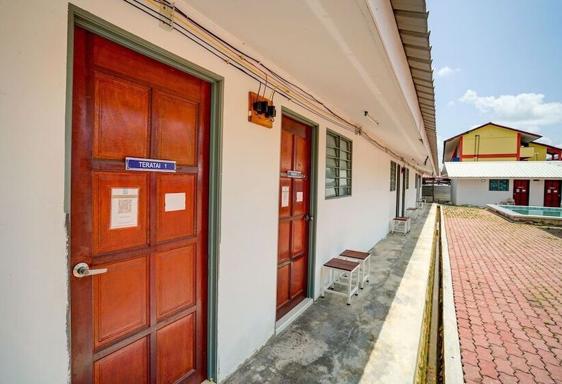 בית מלון כפרי Capital O 90423 Teratai Chalet