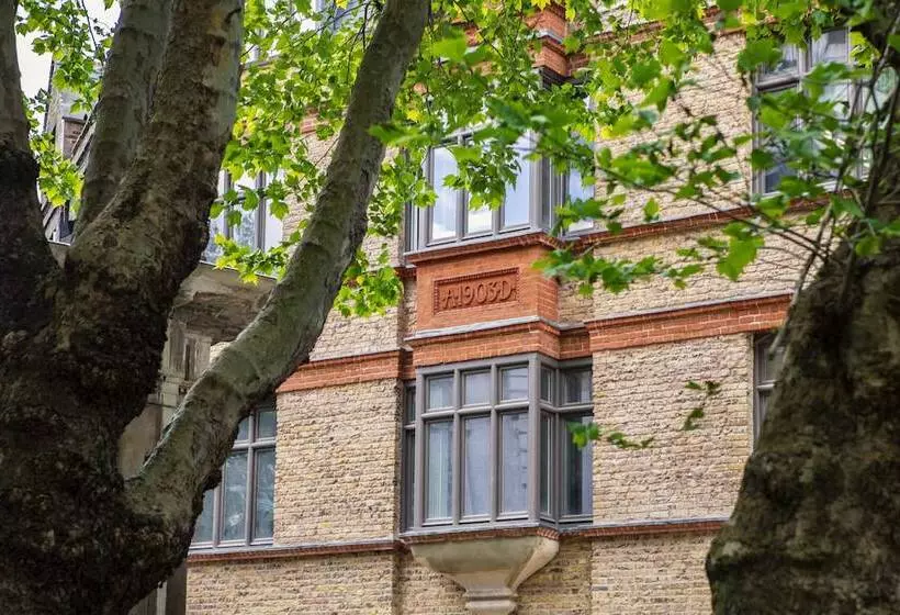 ホテル Chateau Denmark London