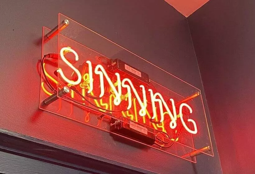 ホテル Chateau Denmark London