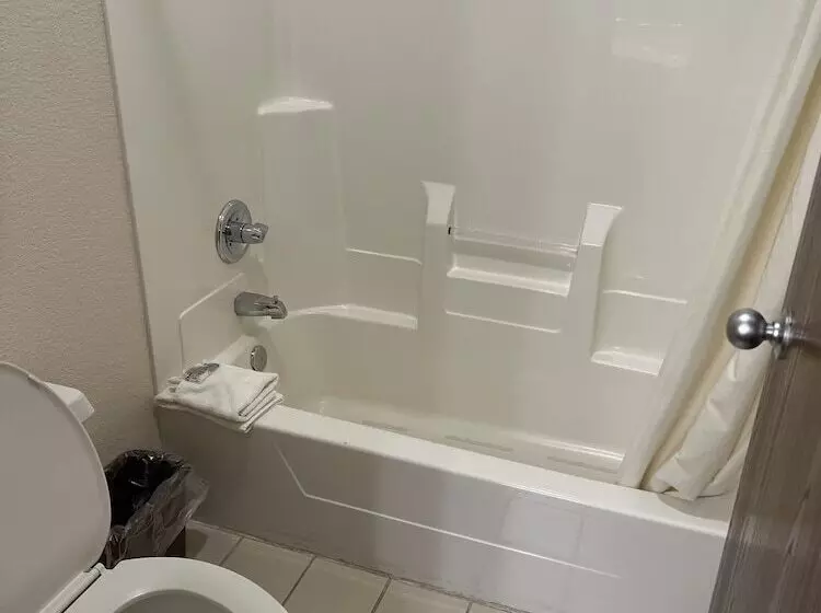 Hotelli Express Inn & Suites