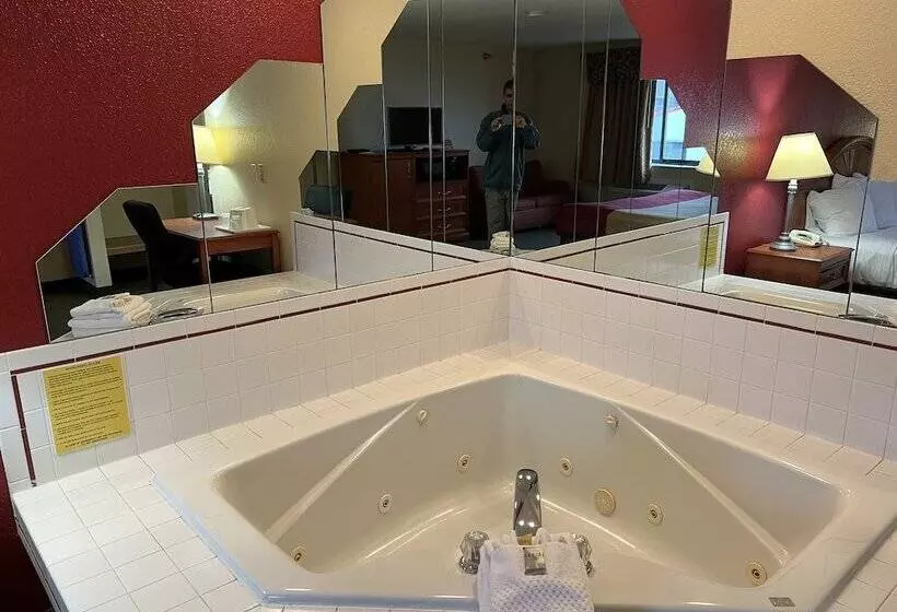 Hotelli Express Inn & Suites