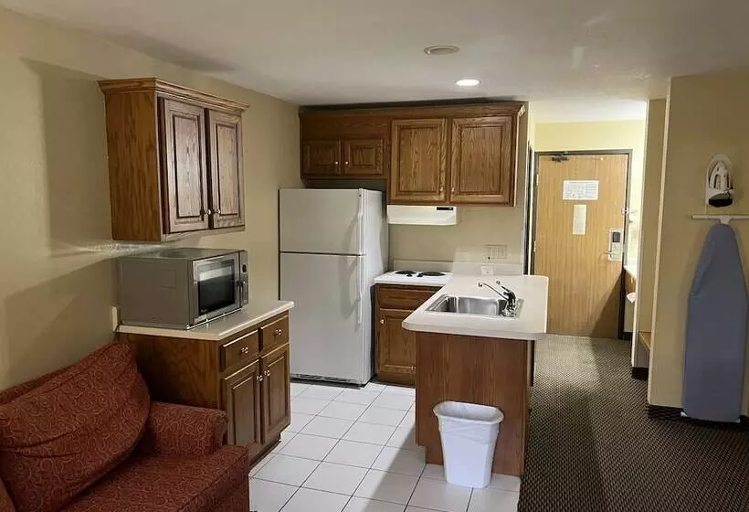 Hotelli Express Inn & Suites