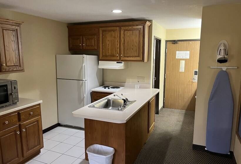 Otel Express Inn & Suites