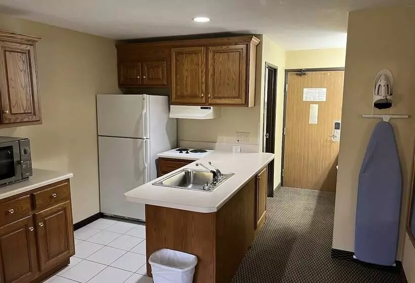 Hotelli Express Inn & Suites