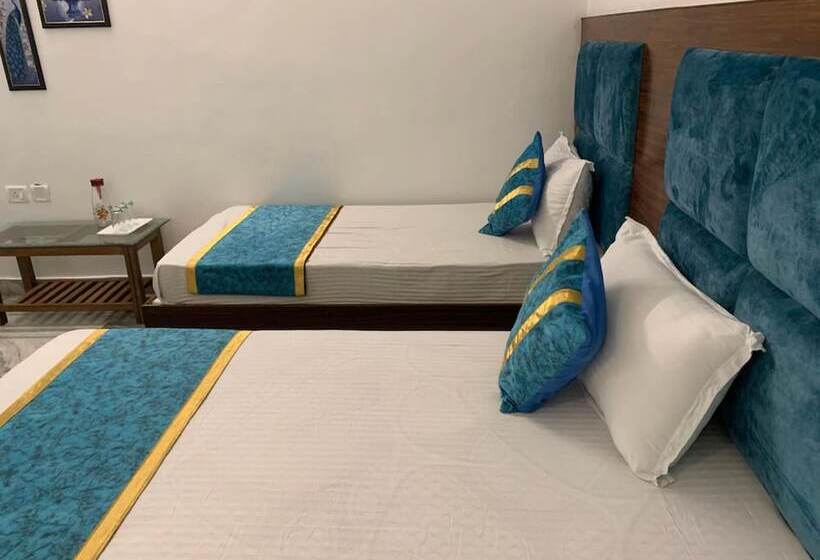 Hotel Goroomgo Mahaluxmi Palace Katra