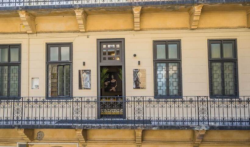 هتل Leo Boutique Rooms Adults Only